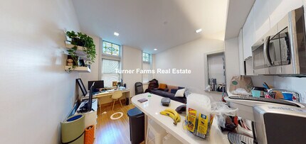 15 Mount Auburn St, Unit 13 in Cambridge, MA - Building Photo - Building Photo