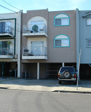 686 Sylvan St in Daly City, CA - Foto de edificio - Building Photo