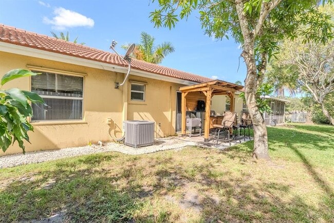 1334 NW 125th Terrace in Sunrise, FL - Building Photo - Building Photo