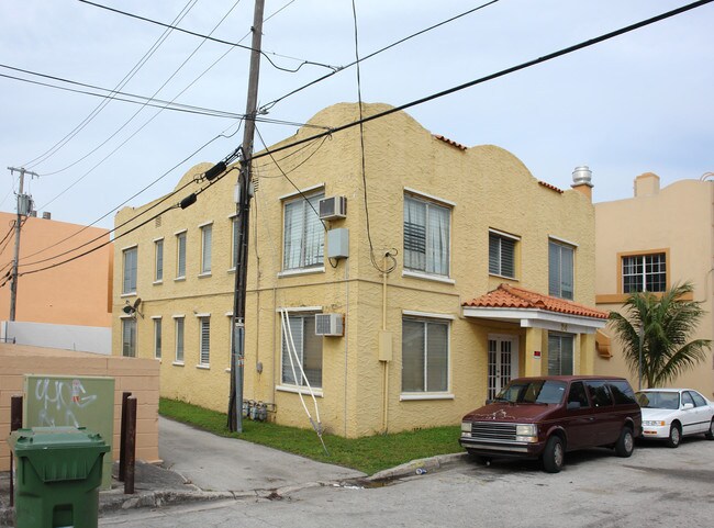 24 SW 21st Ave in Miami, FL - Building Photo - Building Photo