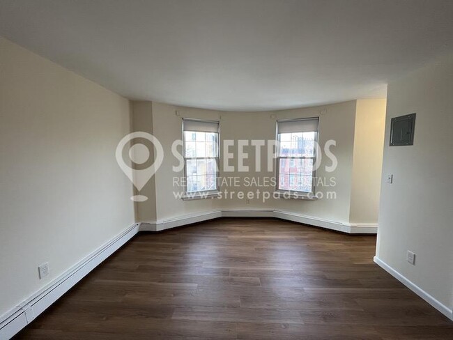 66 S Huntington Ave in Boston, MA - Foto de edificio - Building Photo