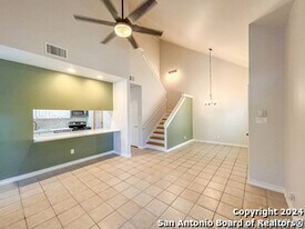 159 Chapel Hill Cir in San Antonio, TX - Building Photo
