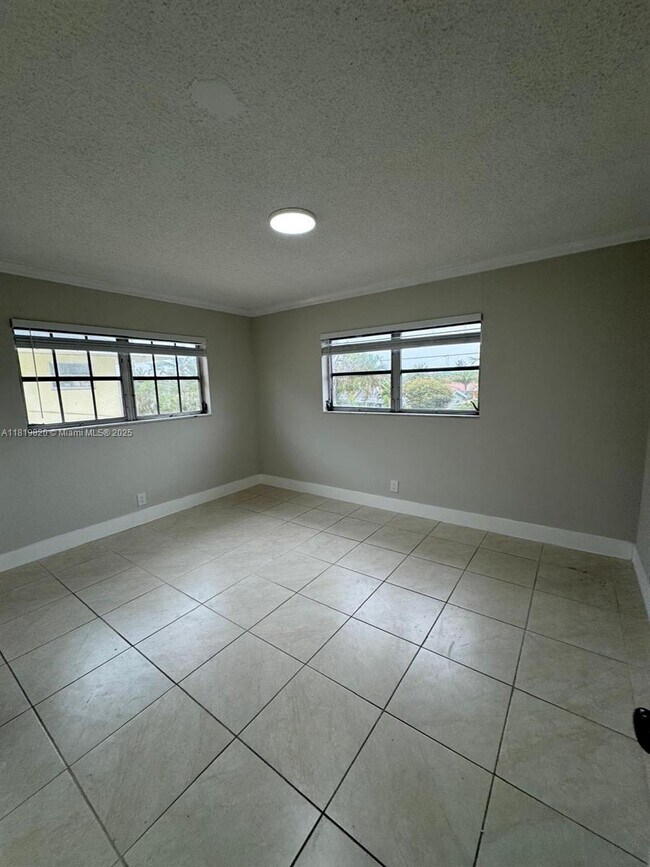 5420 Hollywood Blvd-Unit -203 in Hollywood, FL - Foto de edificio - Building Photo