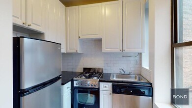 417 E 65th St in New York, NY - Building Photo - Building Photo