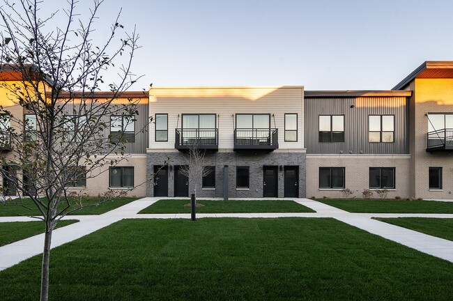 Alta Apartments in Pewaukee, WI - Building Photo - Building Photo