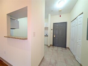 373 Highland Ave, Unit 206 in Somerville, MA - Foto de edificio - Building Photo