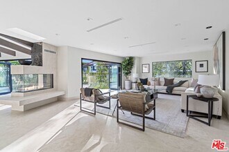 2301 Donella Cir in Los Angeles, CA - Building Photo - Building Photo