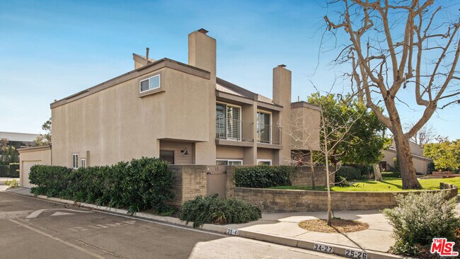 35 Village Pkwy in Santa Monica, CA - Building Photo - Building Photo