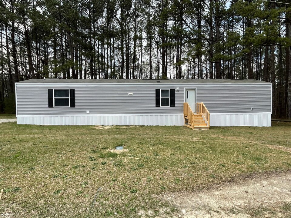 103 Arthur Lucius Ln in Lillington, NC - Foto de edificio