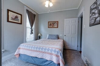 206 S 15th St in Lexington, MO - Foto de edificio - Building Photo