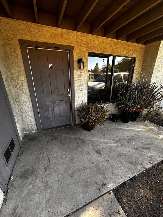 6008 Hill Dale Ct in Bakersfield, CA - Building Photo - Building Photo