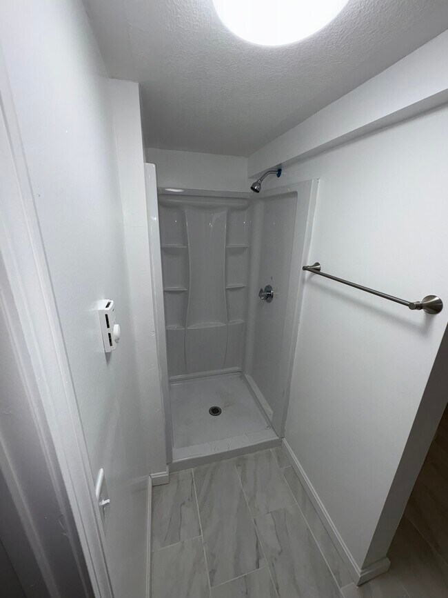 209 South Dr, Unit #2 in Bridgewater, MA - Foto de edificio - Building Photo