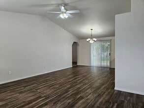 2926 Iris St in West Richland, WA - Building Photo - Building Photo