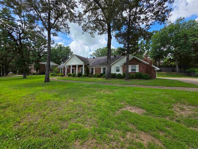 2318 N Rodney Parham Rd in Little Rock, AR - Building Photo - Building Photo