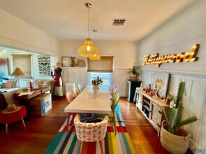 1725 Maple Ave in Bakersfield, CA - Foto de edificio - Building Photo