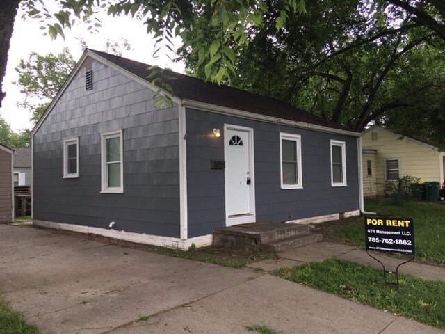 1633 Patton Ave in Junction City, KS - Building Photo
