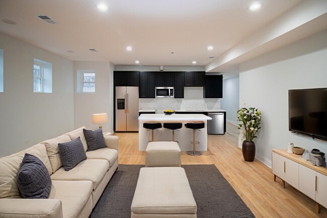 651 E Groveland Park in Chicago, IL - Building Photo - Building Photo