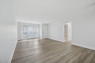 7400 Roosevelt in Philadelphia, PA - Foto de edificio - Building Photo