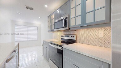 8212 NW 8th Pl in Plantation, FL - Building Photo - Building Photo