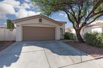 8057 Broken Spur Ln in Las Vegas, NV - Building Photo - Building Photo