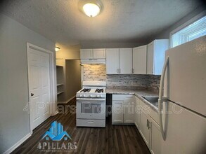 1311 E Columbus Dr in East Chicago, IN - Foto de edificio - Building Photo