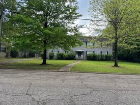 2439 College St in Montgomery, AL - Building Photo