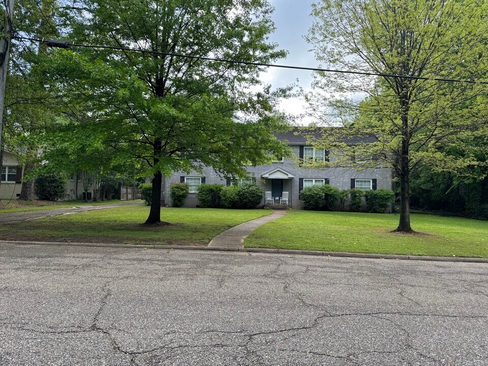 2439 College St in Montgomery, AL - Foto de edificio
