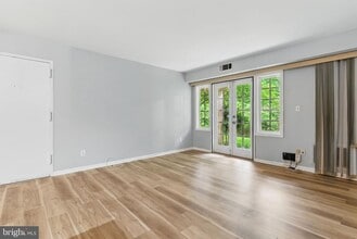 5905 Bayshire Rd in Springfield, VA - Building Photo - Building Photo