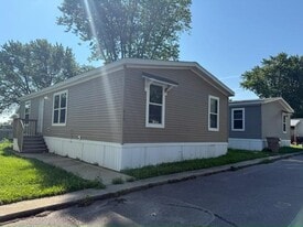 310 Oriole Ln in Madison, WI - Building Photo
