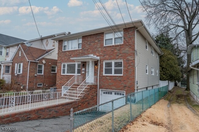 36 E Henry St in Linden, NJ - Building Photo - Building Photo
