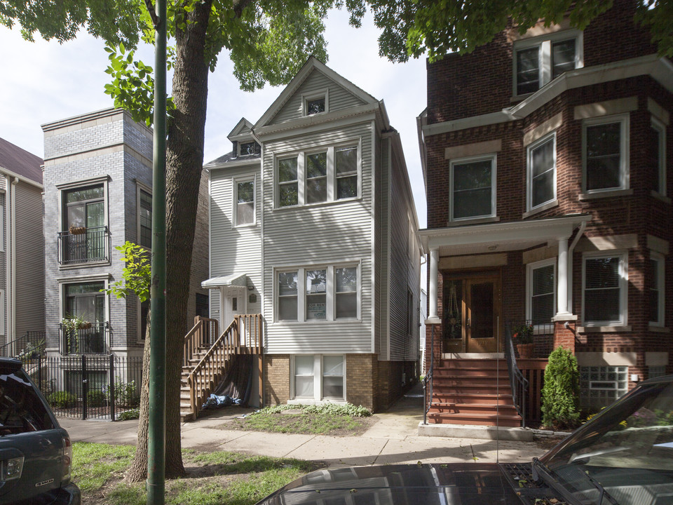 1914 W Henderson St in Chicago, IL - Building Photo