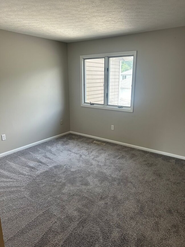 2828 Sand Run Pkwy in Fairlawn, OH - Building Photo - Building Photo
