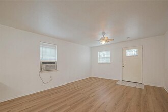 2051 Santa Rosa St in Houston, TX - Building Photo - Building Photo