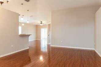 2127 Aitkin Loop in Leesburg, FL - Foto de edificio - Building Photo