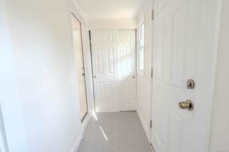 56 Leonard St in Stamford, CT - Building Photo - Building Photo