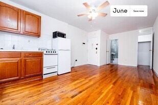 1365 1st Ave in New York, NY - Building Photo