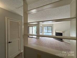 4804 Spring Lake Dr in Charlotte, NC - Building Photo - Building Photo