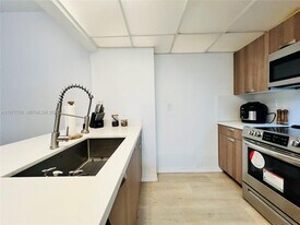 540 Brickell Key Dr, Unit 202 in Miami, FL - Building Photo