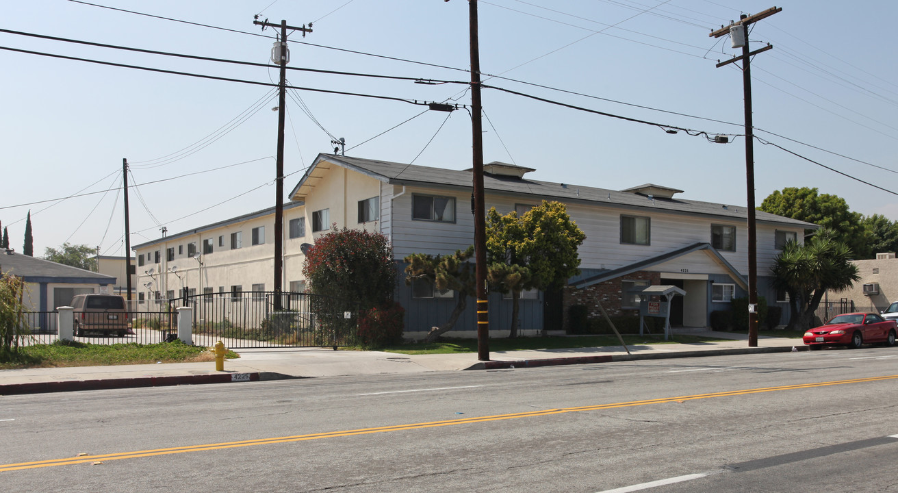 Tyler Ave Apartments in El Monte, CA - Building Photo