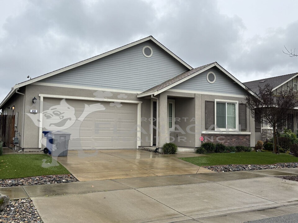 498 Glendon Pl in Merced, CA - Building Photo