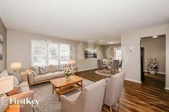 9318 Kingsboro Cir in Indianapolis, IN - Building Photo - Building Photo