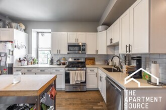 3237 W Armitage Ave, Unit PH in Chicago, IL - Building Photo - Building Photo