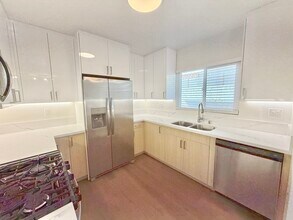 231 California Ave, Unit 1056 in Santa Monica, CA - Foto de edificio - Building Photo