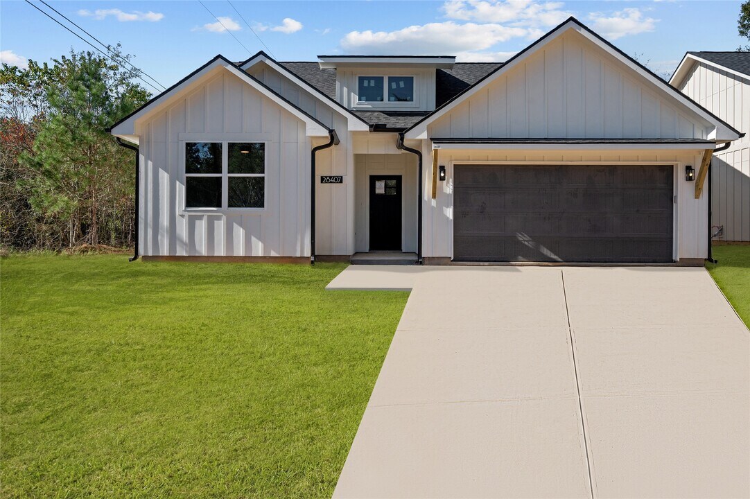 28407 Champion Oaks Dr in Magnolia, TX - Foto de edificio