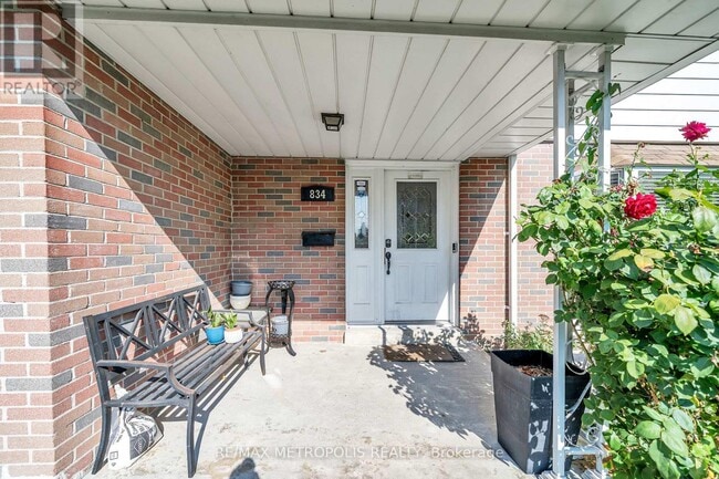 834 Sanok Dr in Pickering, ON - Building Photo - Building Photo