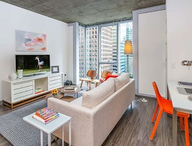 215 W Lake St in Chicago, IL - Foto de edificio - Building Photo