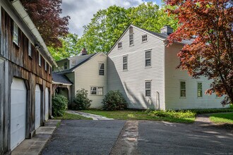 8 Southbury Rd in Roxbury, CT - Building Photo - Building Photo