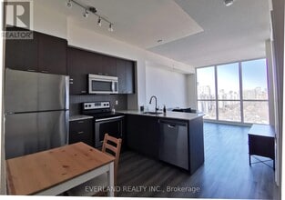 88 Sheppard Ave E in Toronto, ON - Building Photo - Building Photo