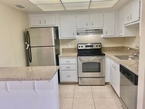 4325 Oak Terrace Dr in Greenacres, FL - Building Photo - Building Photo