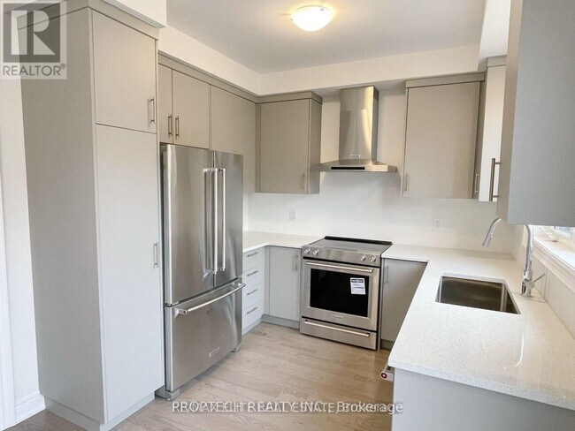 101 Tempel St in Richmond Hill, ON - Building Photo - Building Photo